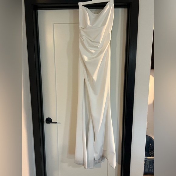 REVOLVE X NOEL AND JEAN DIVINITY GOWN IN IVROY. - Picture 5 of 8